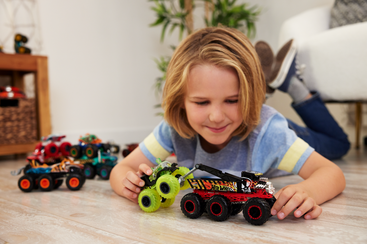 Hot Wheels Monster Trucks Veh¨ªculo de Juguete Camiones Remolque Sorpresa Escala 1:64