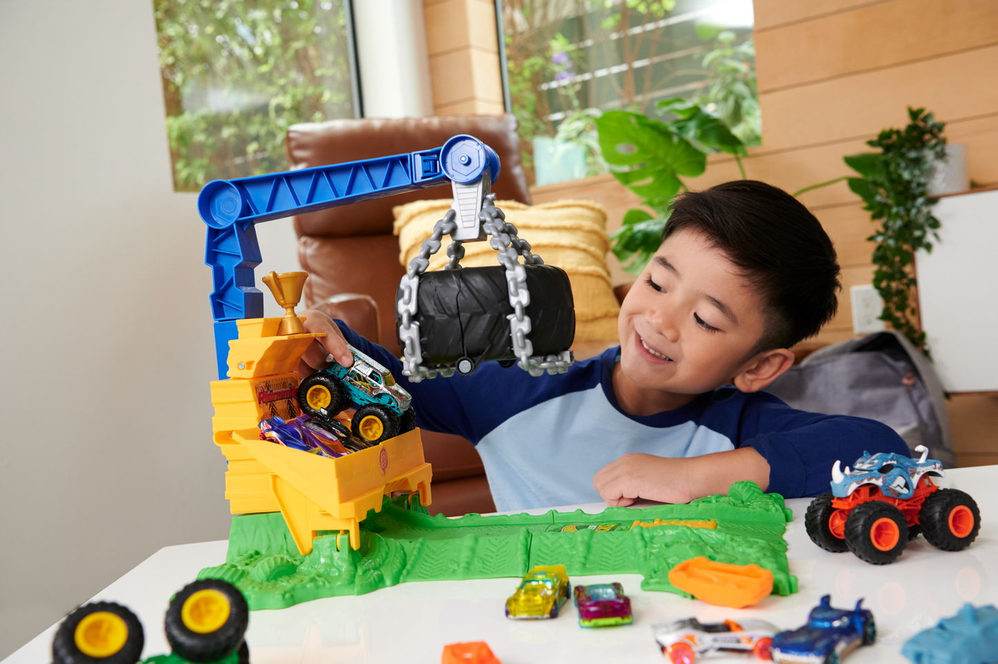 Hw  Monster Trucks  Coffret de Jeu  D¨¦fi ¨¤ Plein Gaz Rhinomite