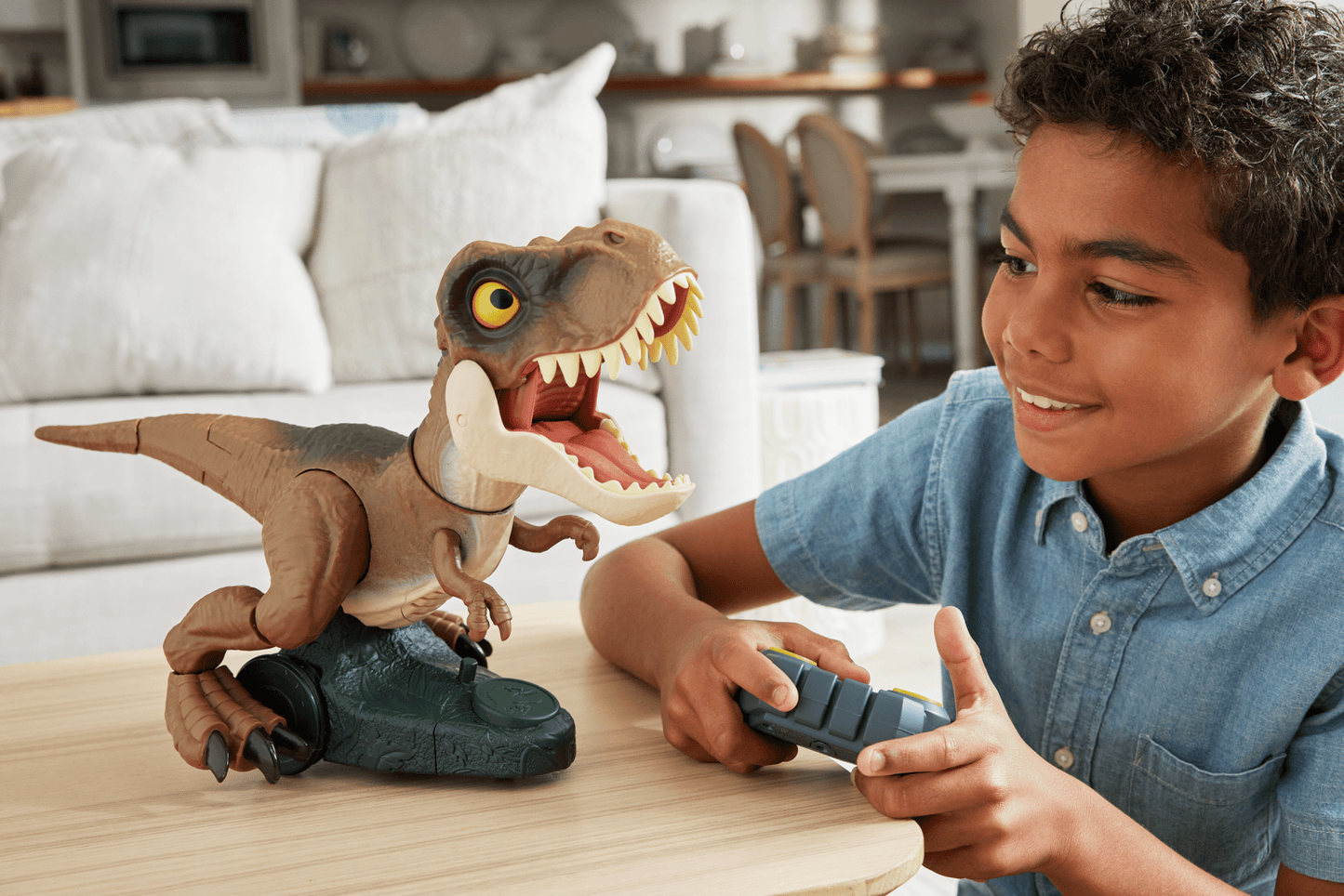 Jurassic World Roarin¡¯ Frenzy T Rex RC Toy, Motorized Remote Control Tyrannosaurus Rex Dinosaur